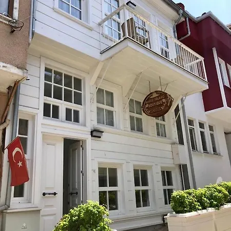 White Island Boutique Hotel *