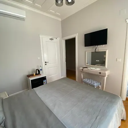 White Island Boutique Adalar