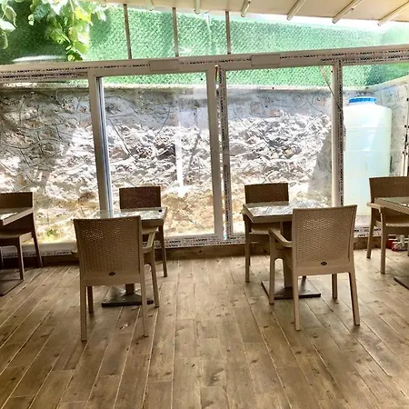 White Island Boutique * 아달라르