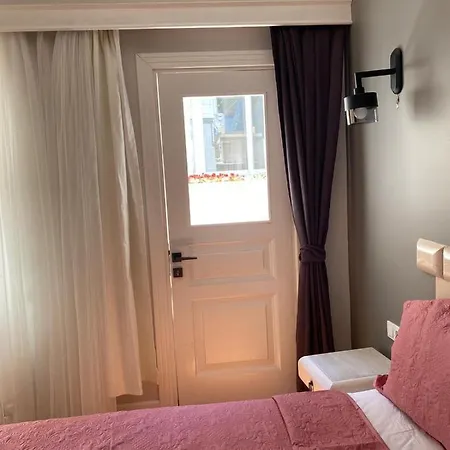 Otel White Island Boutique *