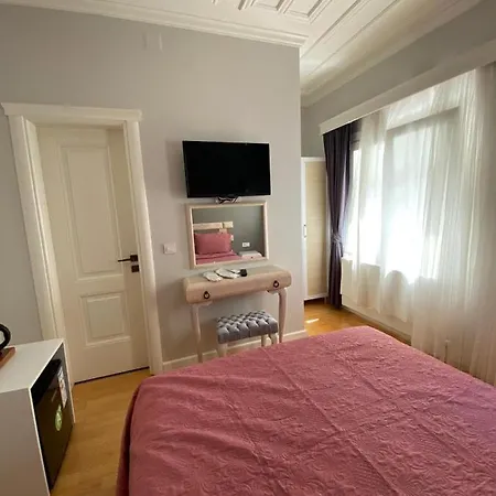 Otel White Island Boutique *